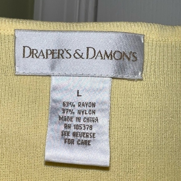 Nwot Women’s stylish sleeveless shell. Great summer top. Accessorize to dress up - Picture 2 of 2